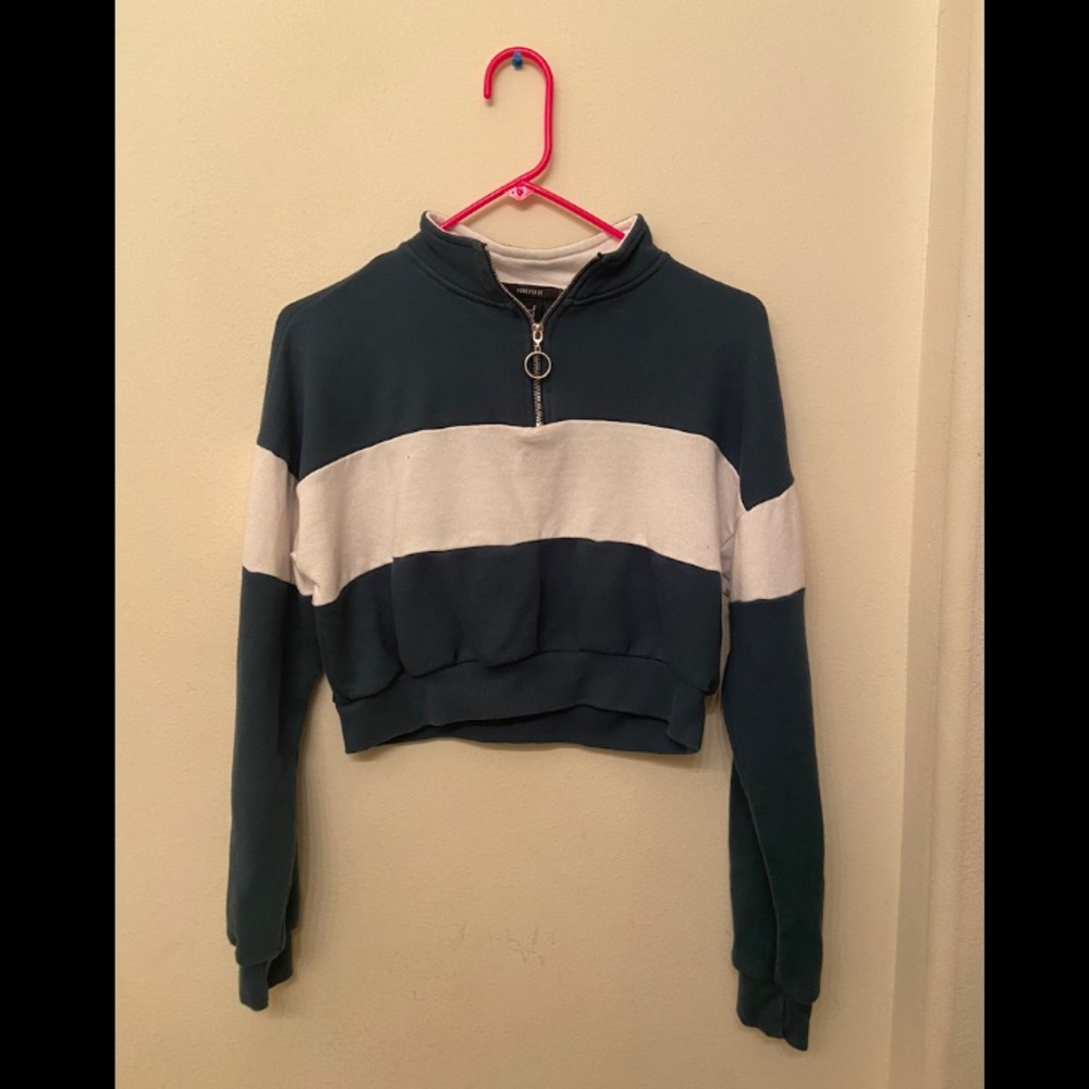 Long sleeve crop top
